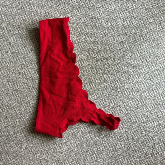 Marisa red scalloped top - Picture 3 of 4